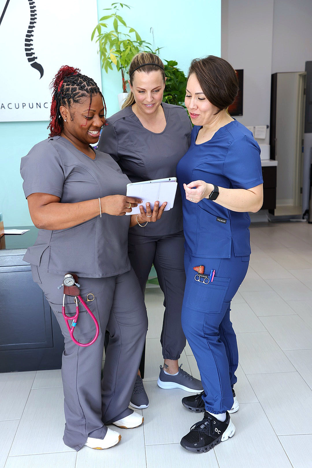 Valmasi graphene scrubs set for curvy women